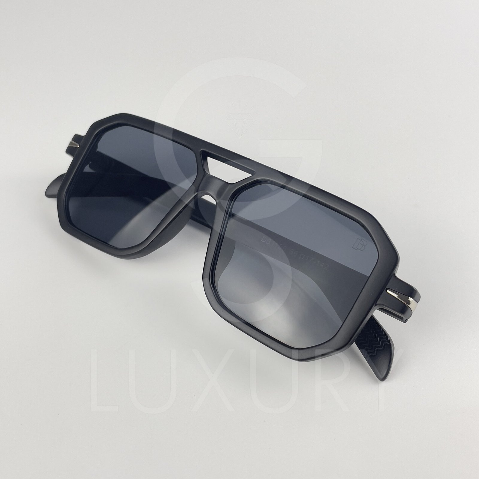 Lunette de soleil David beckham Double pont carré Noir matte Verre Noir DB1106