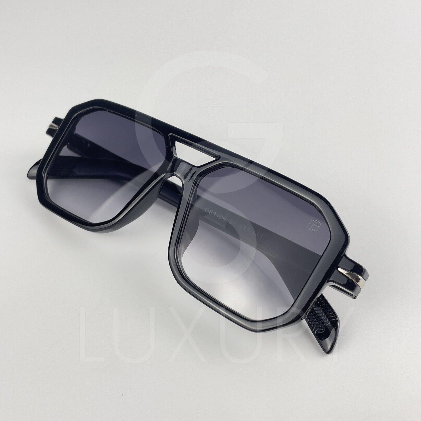 Lunette de soleil David beckham Double pont carré Noir glacé Verre Dégradé mauve DB1106