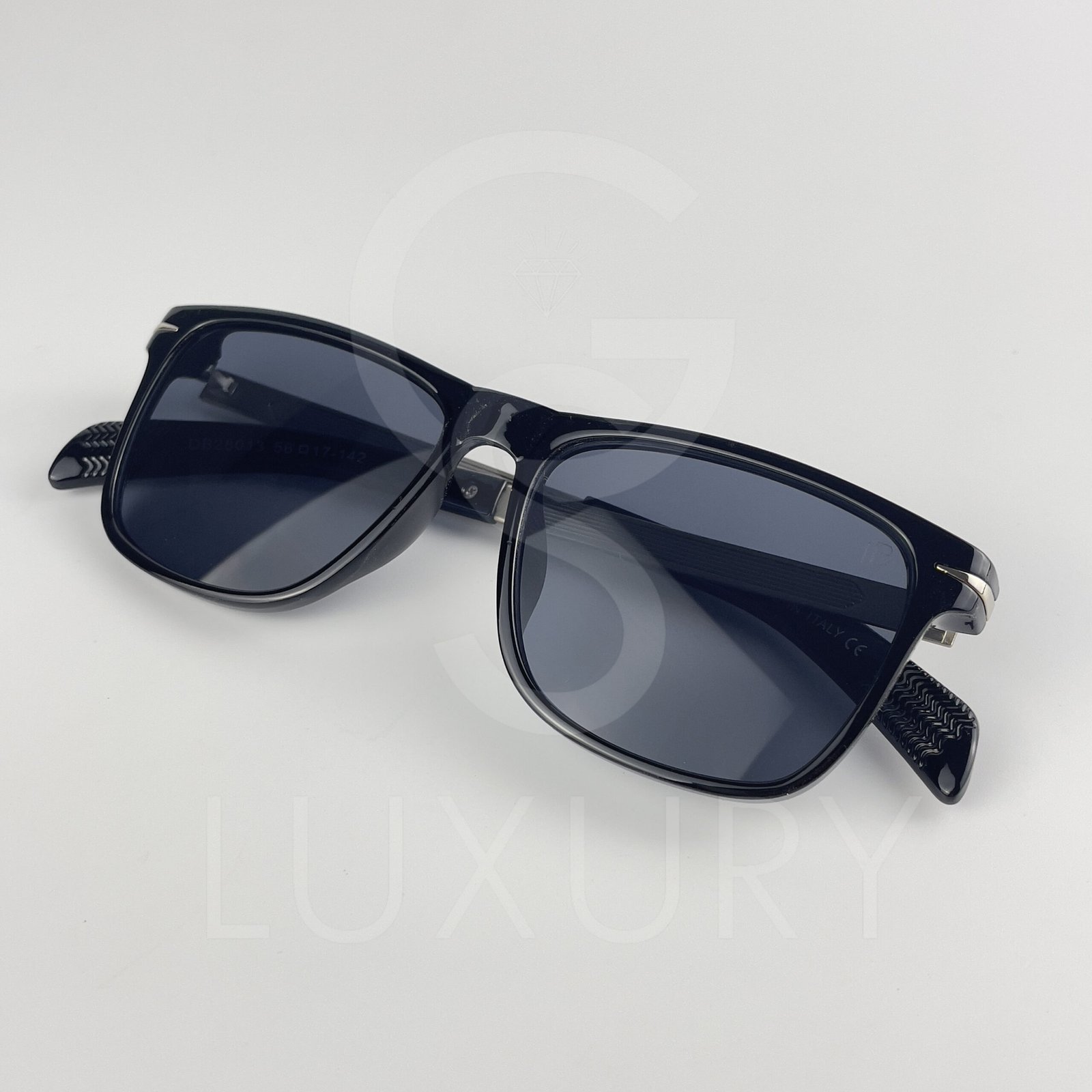 Lunette de soleil David beckham Carré bras métal Noir Verre Noir DB28013