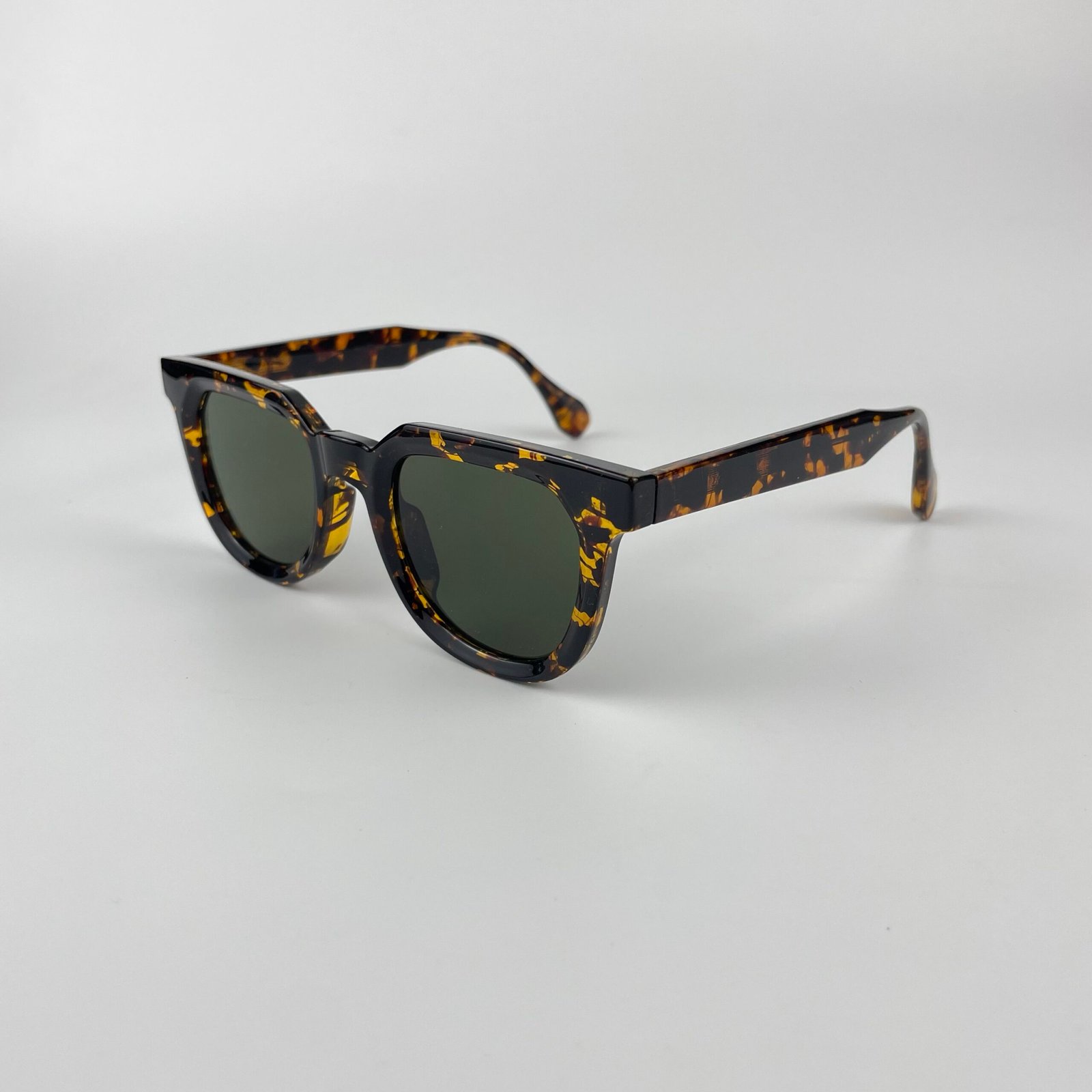 img_3346 Lunette de soleil tigré vert 2063 - Image 1
