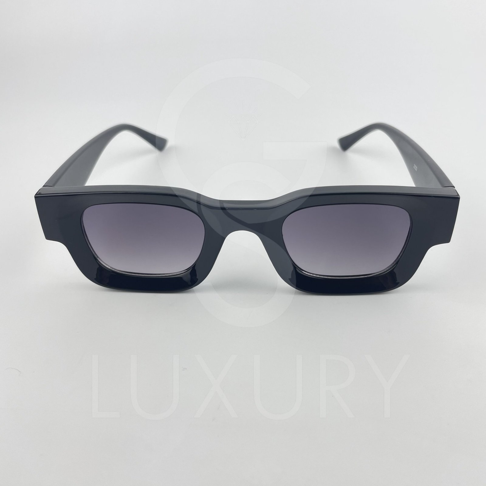 img_8956-scaled-1.jpeg Lunette de soleil carré noir 2032 - Image 1