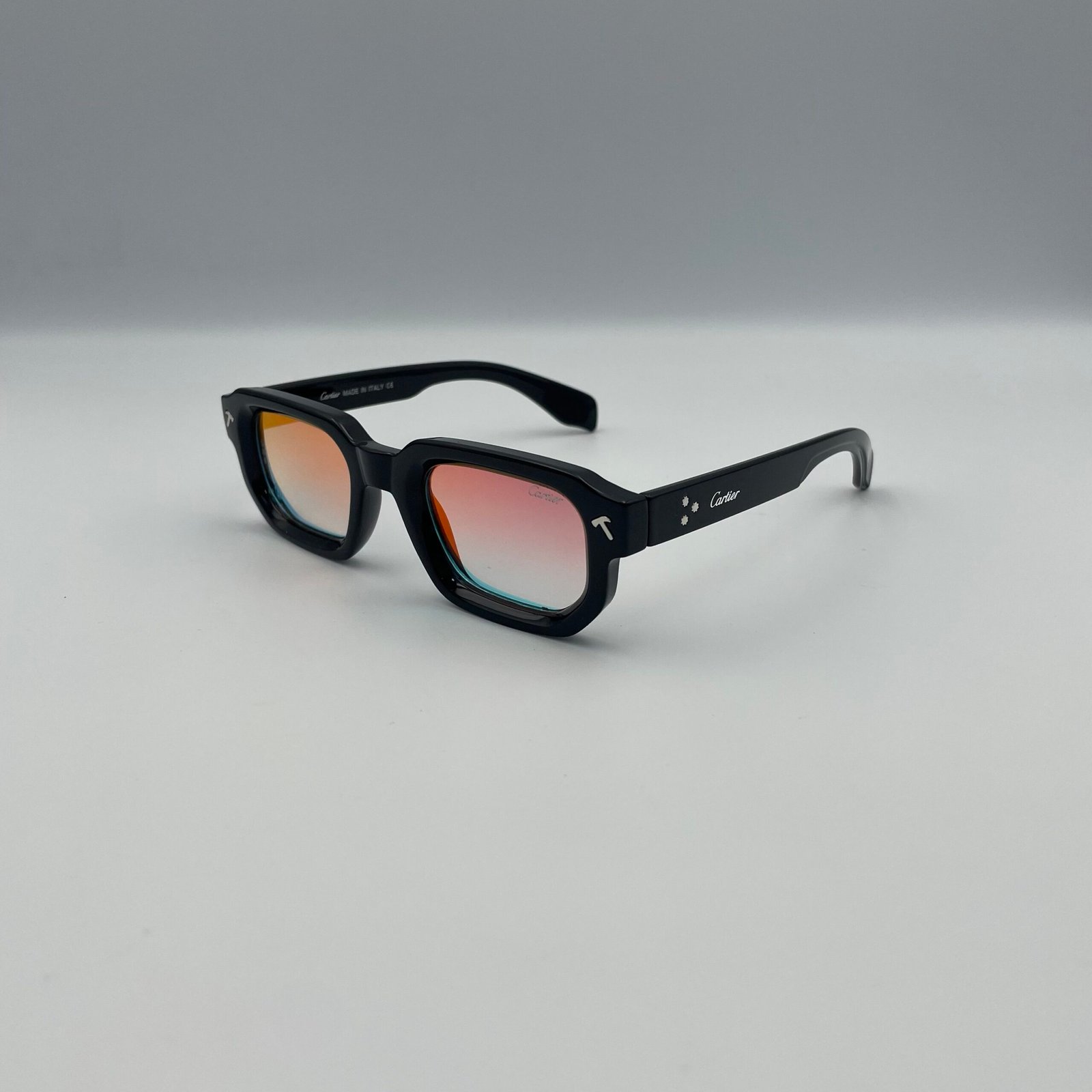 Lunette de soleil cartier noir 586 caméléon rouge – Image 2